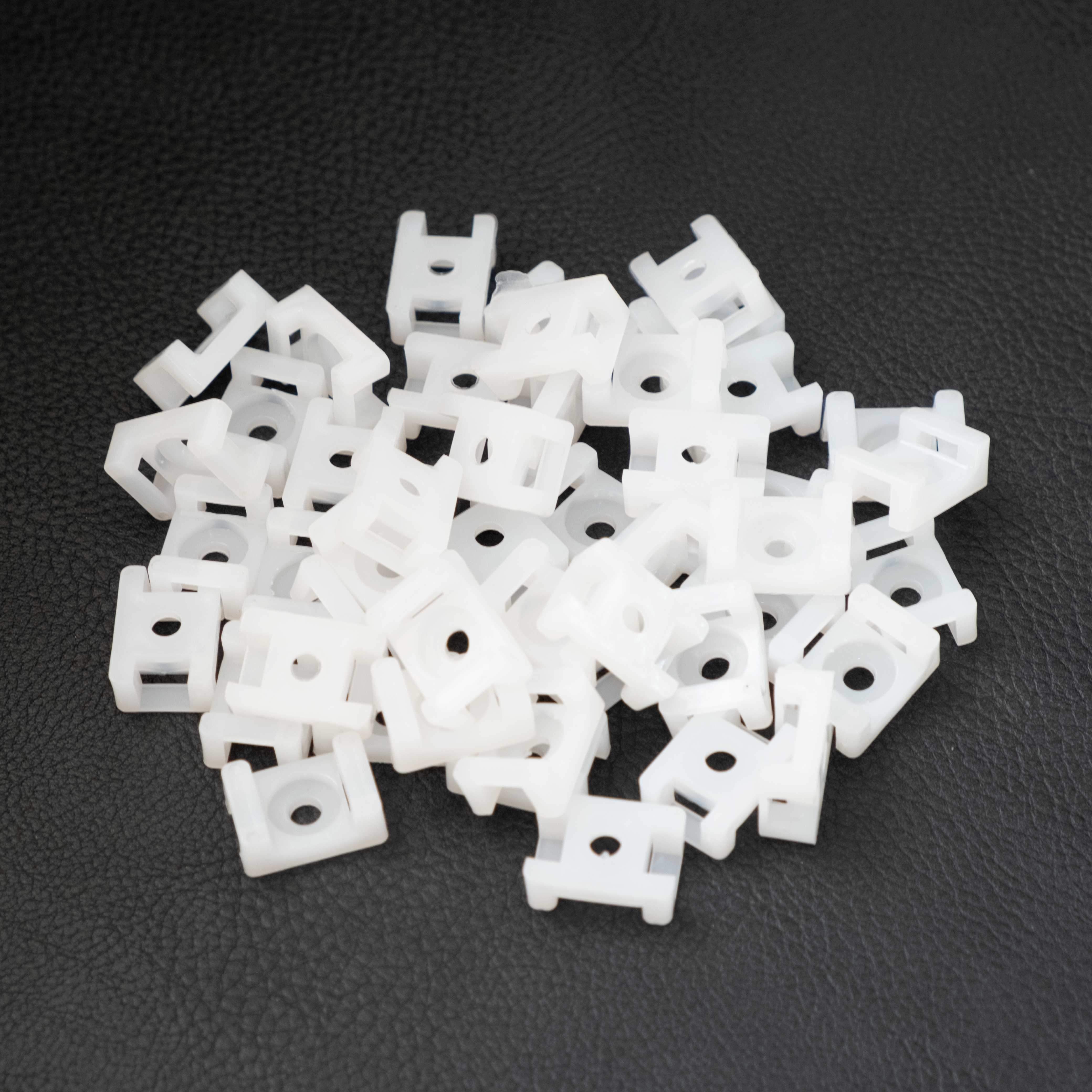 Площадки монтажные 22х16мм