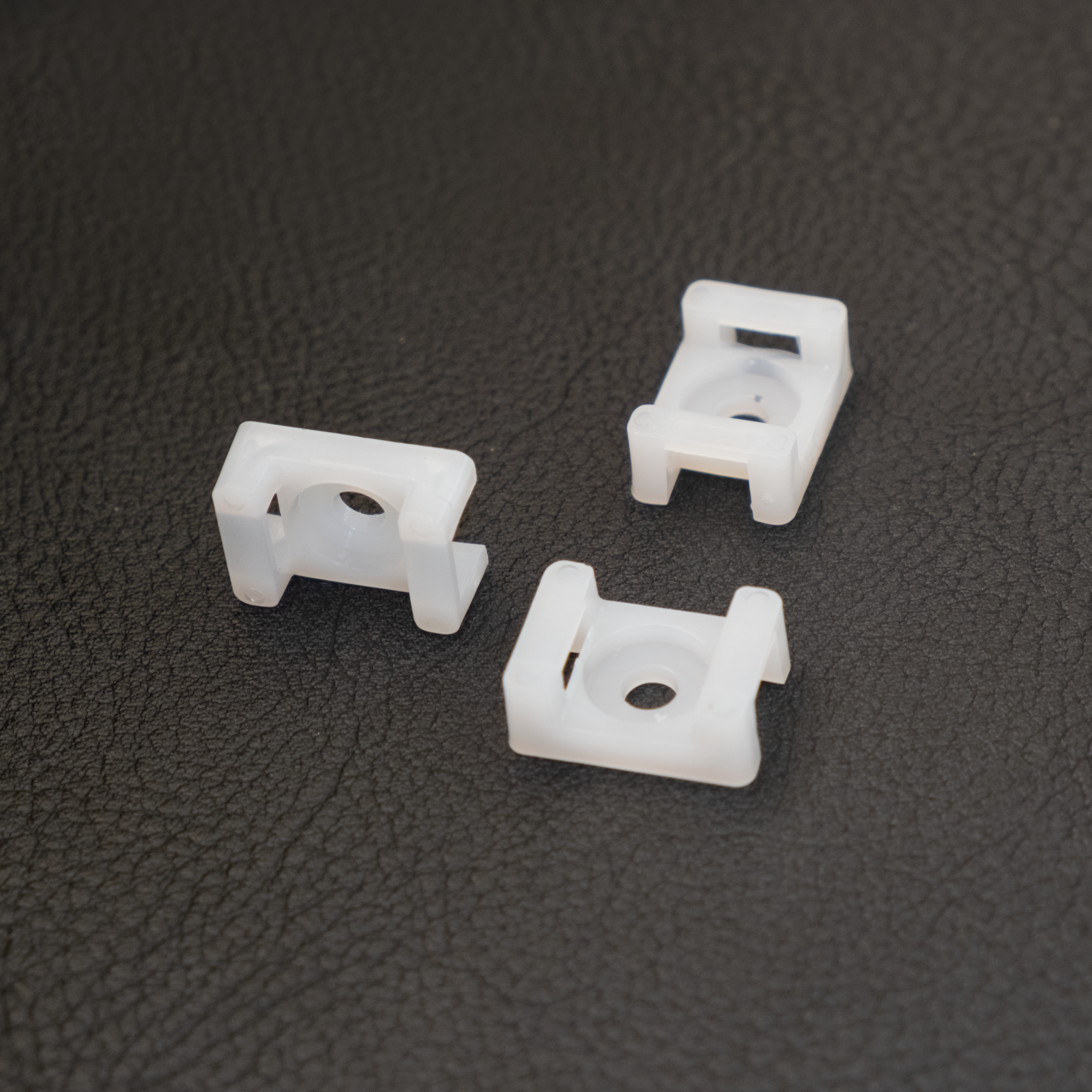 Площадки монтажные 22х16мм