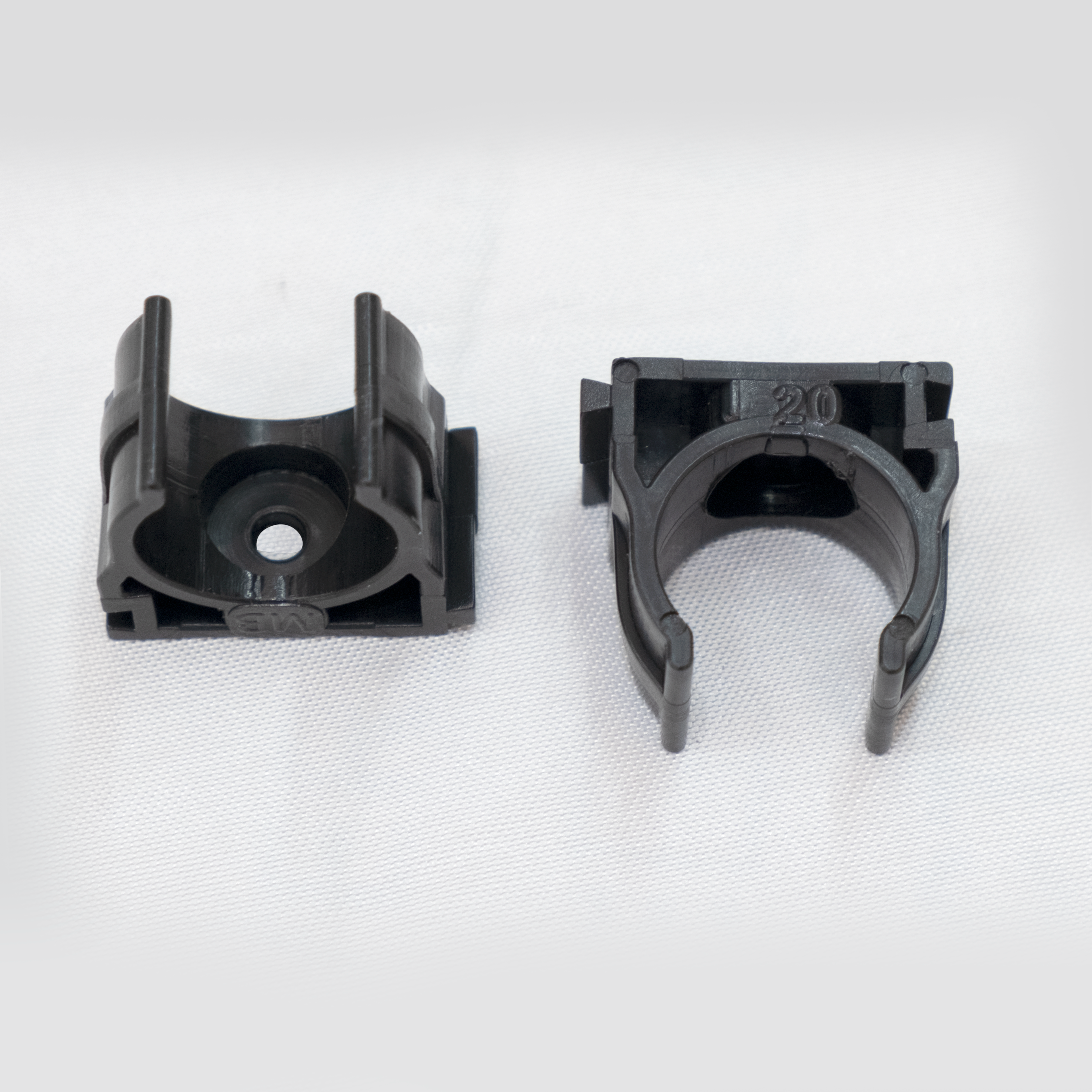 Крепеж-клипсы 20мм черные(полиэтилен)