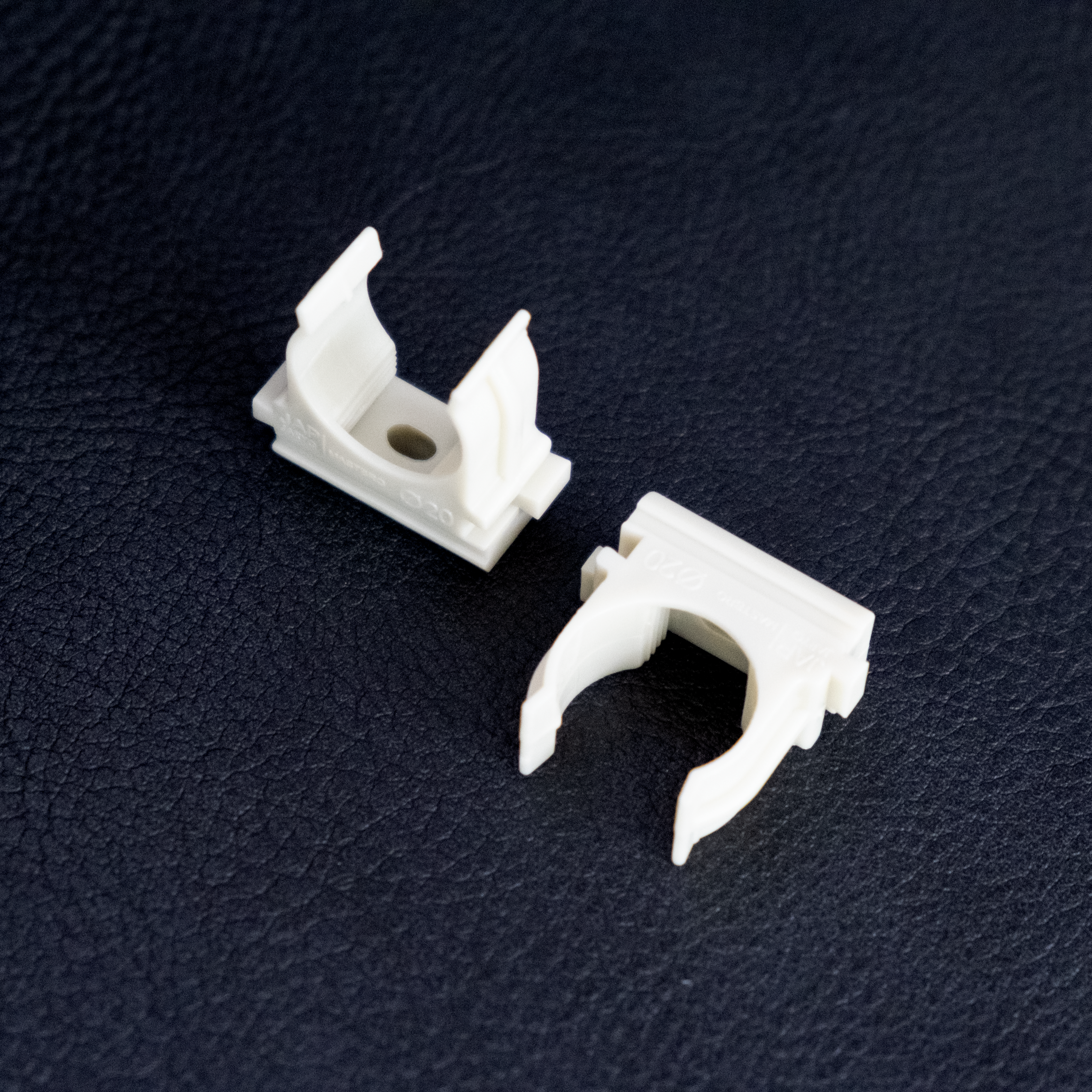 Крепеж-клипса 20мм бежевые